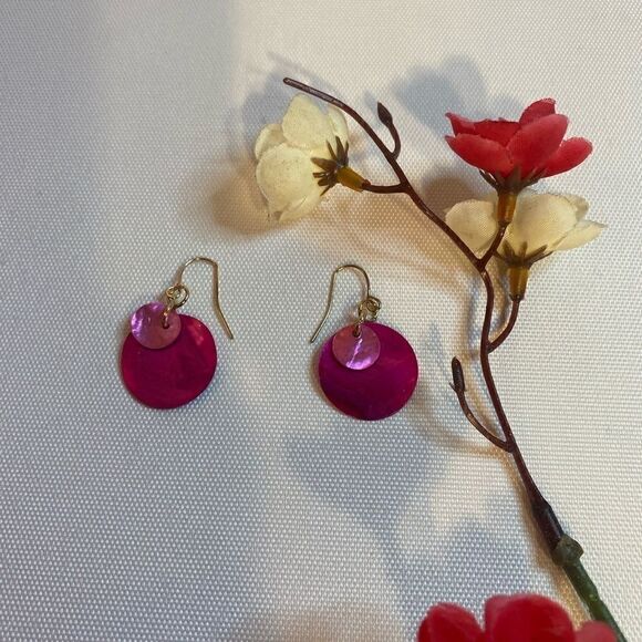 🎊Sonoma Life + Style Fuschia shell  Hoop Earrings set of 3 - Picture 5 of 11